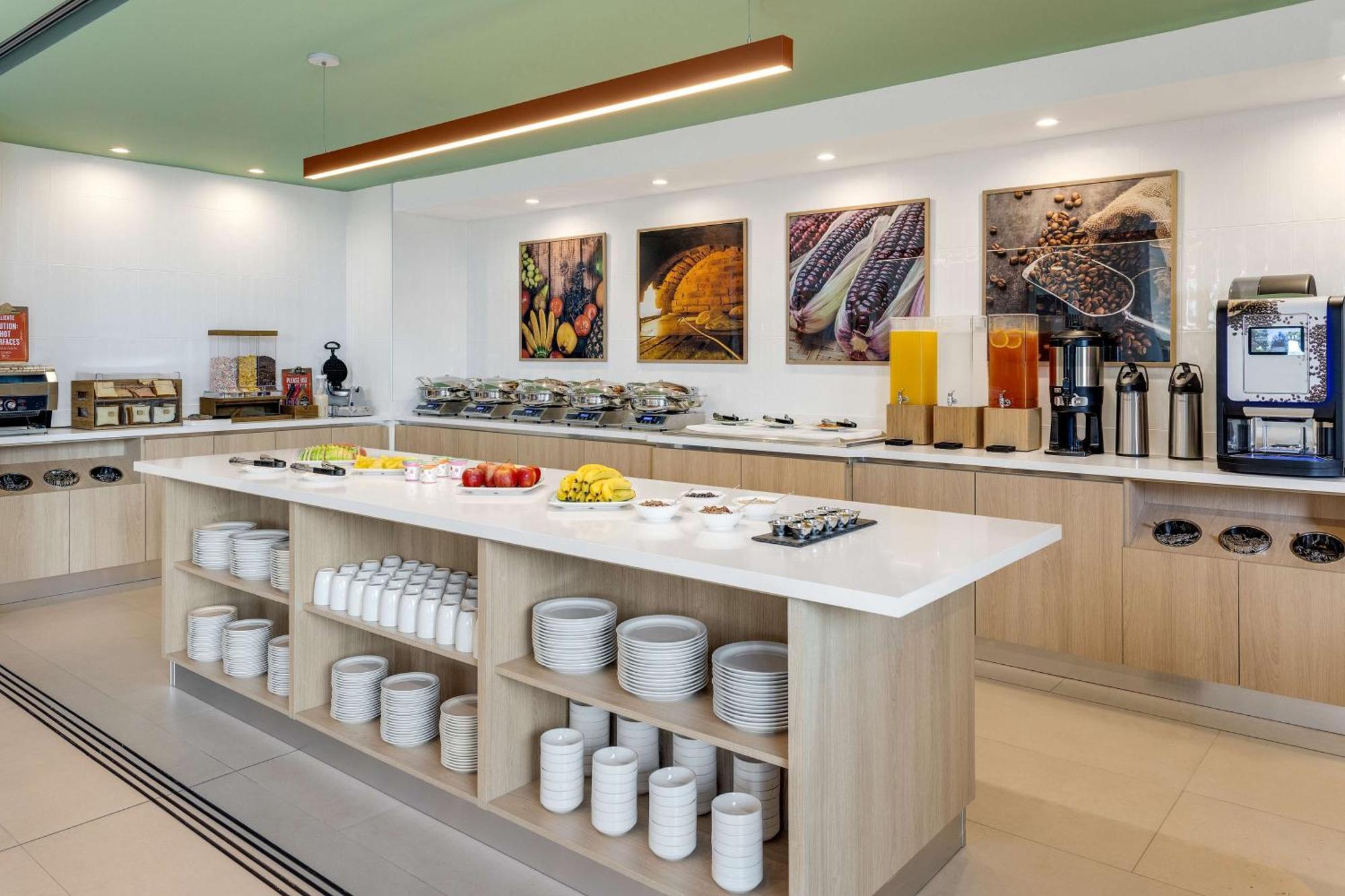 Hampton By Hilton Guanacaste Airport Hotel Либерия Екстериор снимка