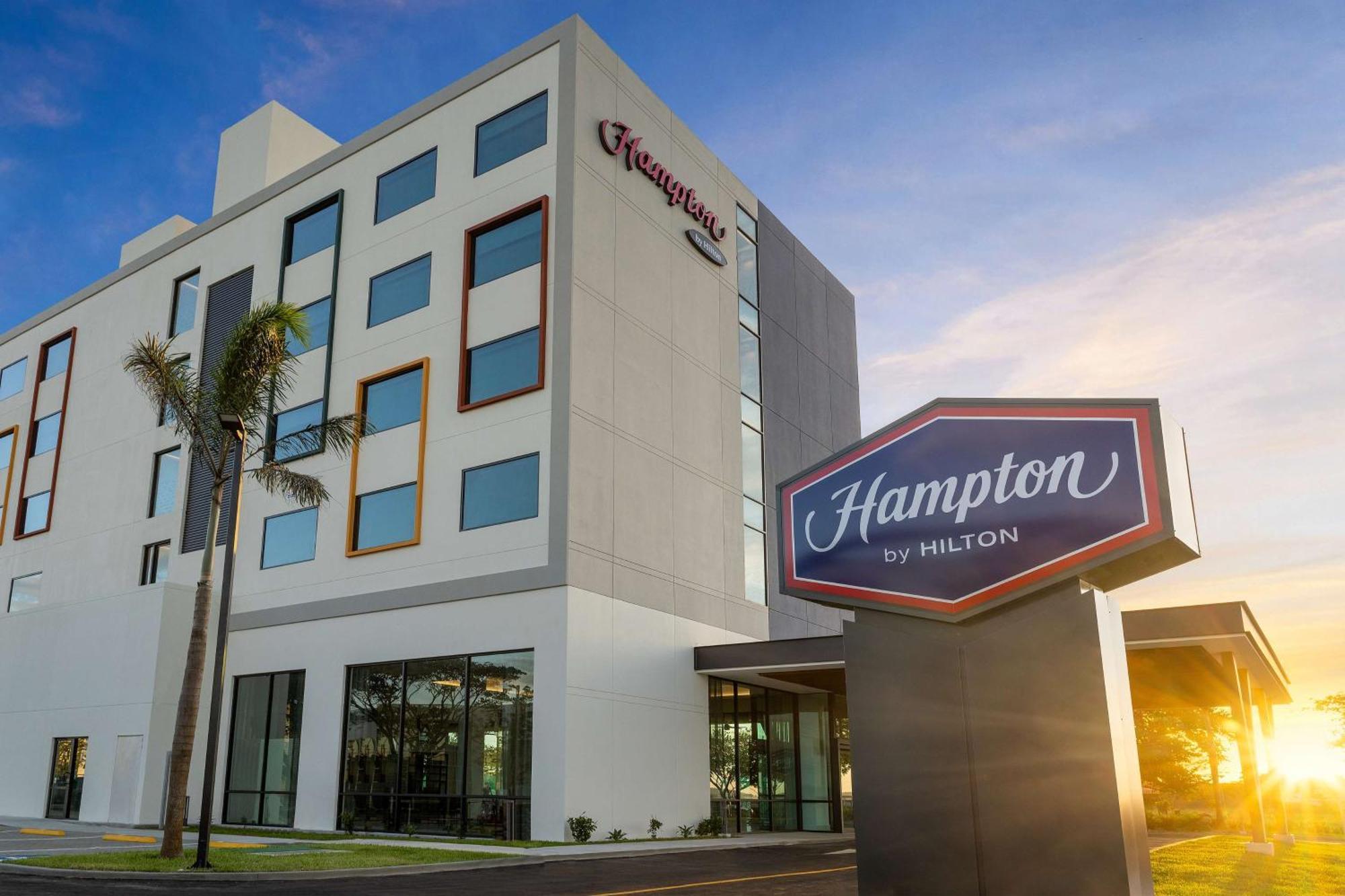Hampton By Hilton Guanacaste Airport Hotel Либерия Екстериор снимка