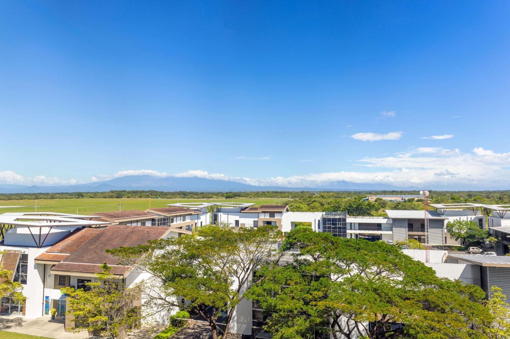 Hampton By Hilton Guanacaste Airport Hotel Либерия Екстериор снимка
