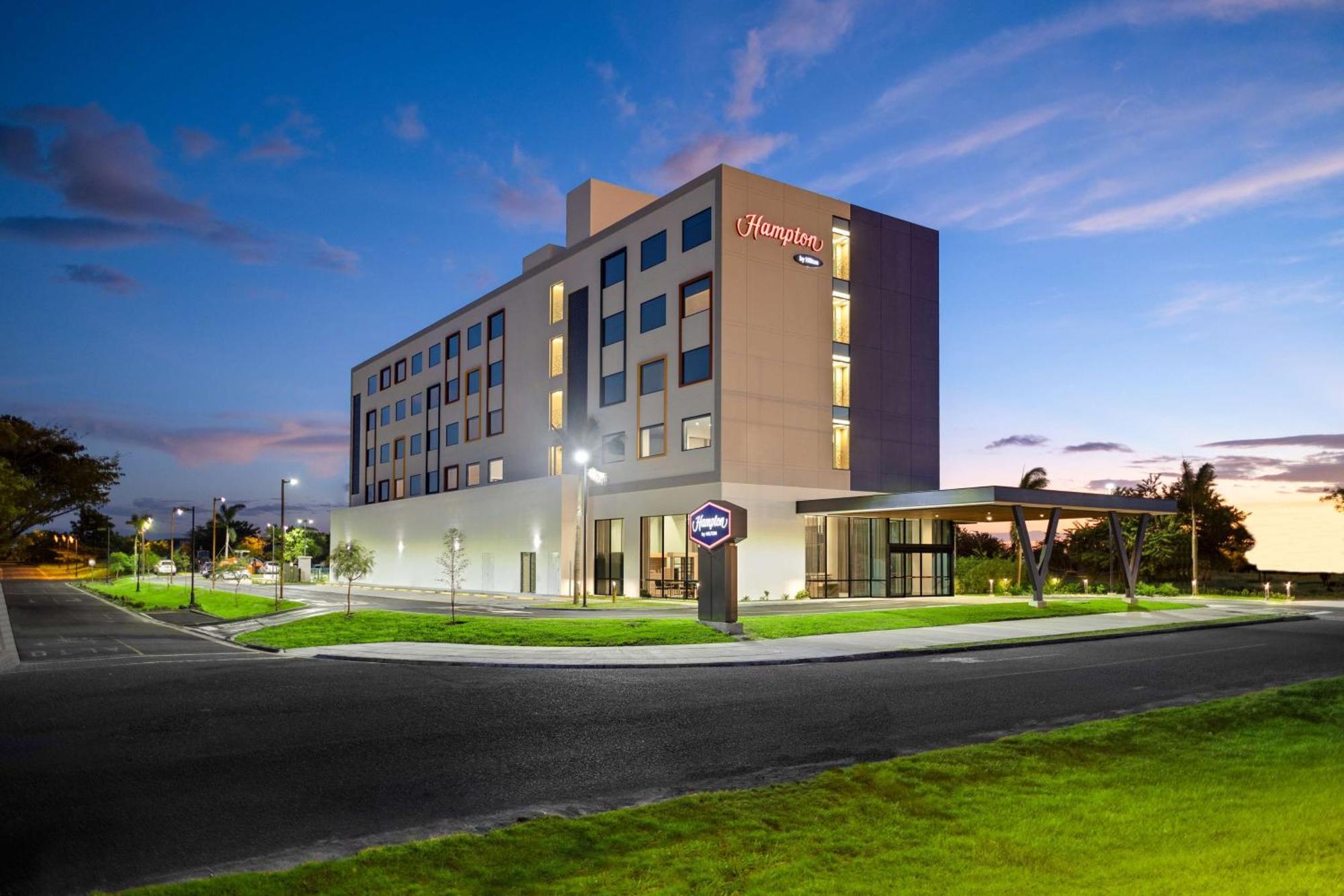 Hampton By Hilton Guanacaste Airport Hotel Либерия Екстериор снимка